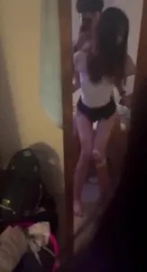 鏡子前草女大 剛分手沒多久