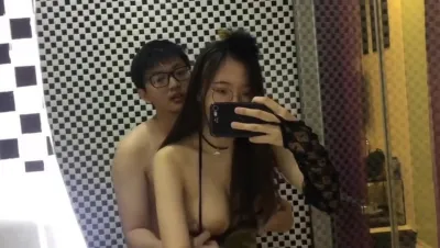 巨乳老婆！鏡子面前難得被我抽插到高潮 一直嬌喘