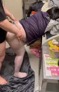 後入煙臺大學城極品肥臀肉絲學姐，學姐可約