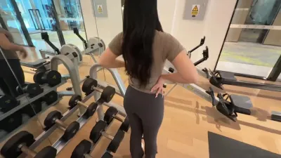 健身房偶遇瑜伽褲少婦，血脈衝擊健身巨乳人妻，激情邂逅，爆插豐臀淫尻彈