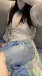 05年大一學妹，極品反差乖乖女，揹著男友出來求操，口交後入內射