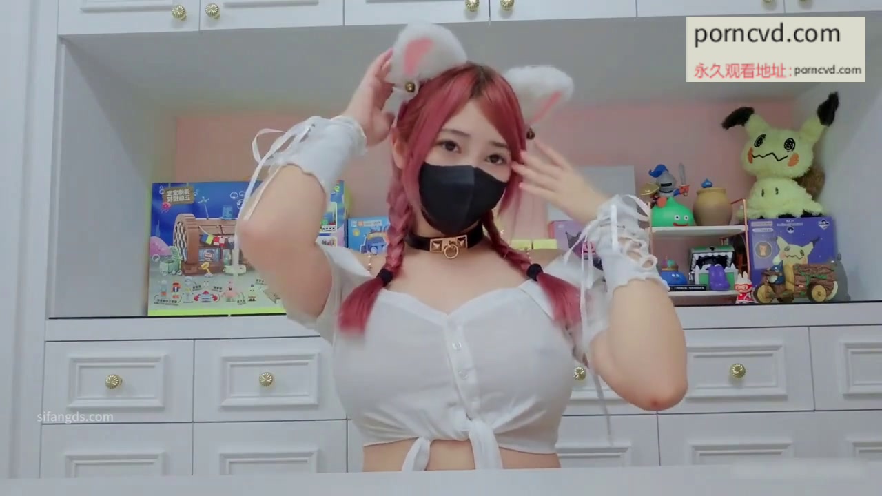 台灣a片外流 大波翘臀少女福利姬 小小Q 羞耻露出极品巨乳女神 湿湿黏黏阳具乳交