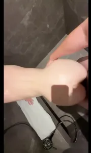 在浴室裡後入酒吧女神
