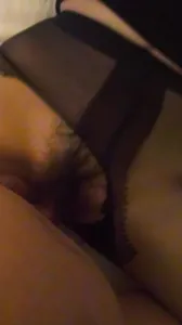 黑絲人妻撕開絲襪直接幹，每次要高潮才滿足。