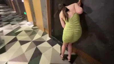 酒吧約了個身材特別好的妹子，這身材是真不錯，聊了兩三天直接帶出去開房