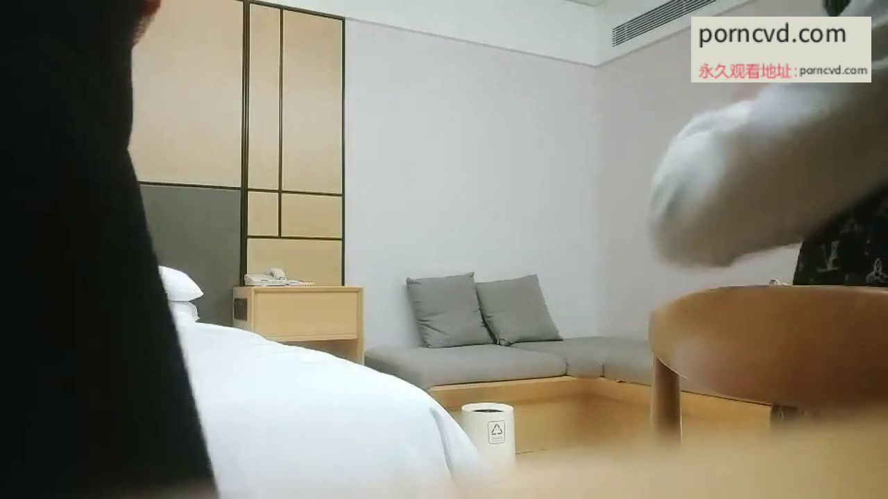 台灣本土自拍TWZP 約砲高質量外圍女 170CM大長腿抬腿抽插小穴被操的啊啊直叫