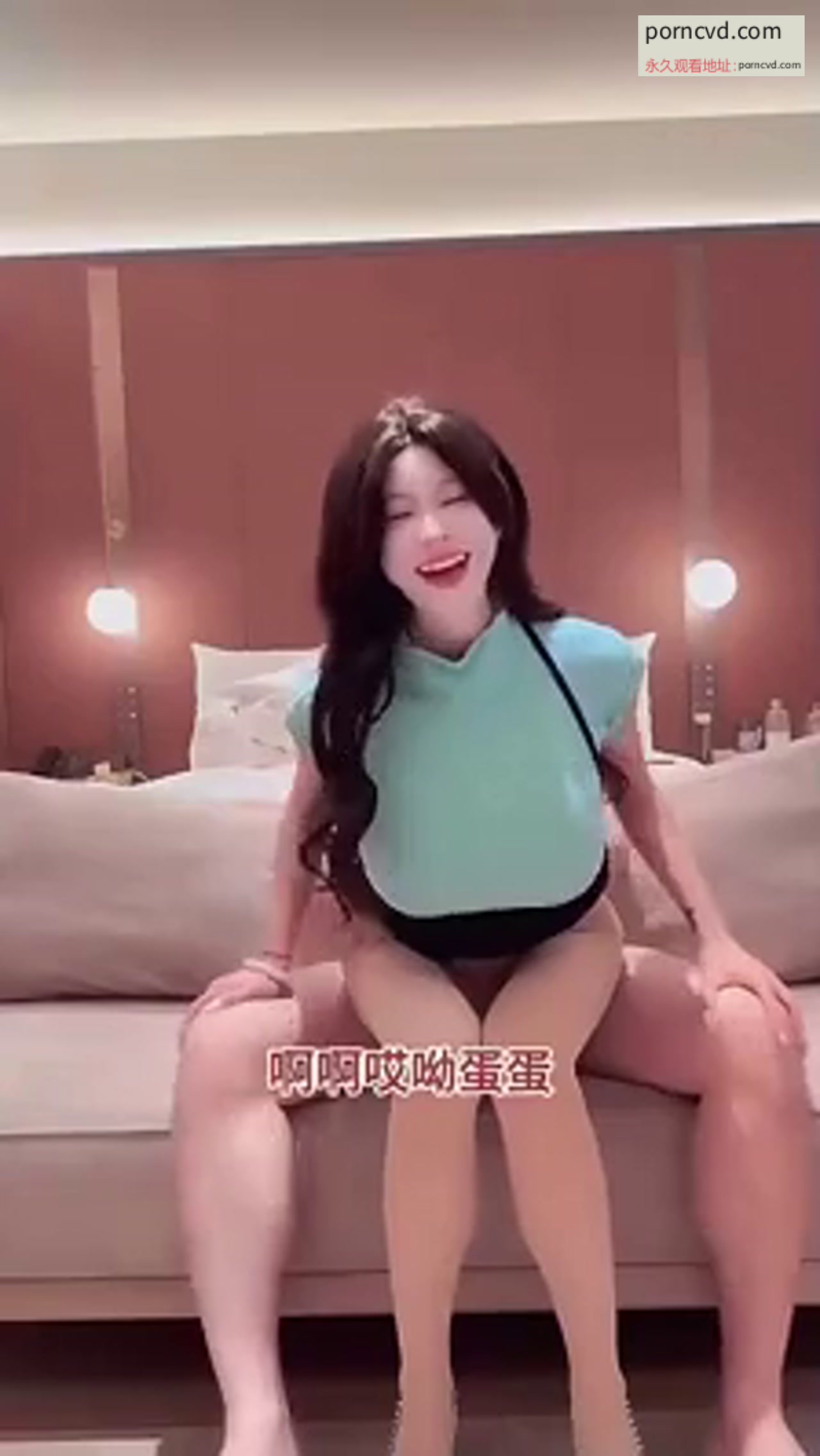 自拍外流 奶子比我頭都大 超级巨乳人妻按照老公要求獨自约操
