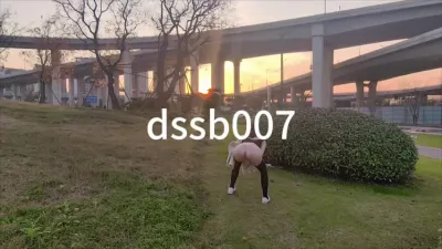 扭起來