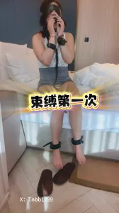 [原創] 蘇E：騷妻被綁起來更放蕩，自己按摩騷穴，簡界完整版