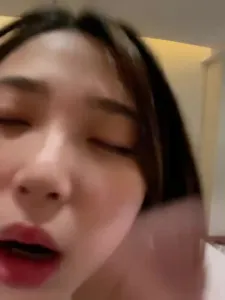 極品身材大胸妹，完整版已上傳至電報群