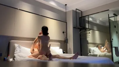 異地戀情侶，一個月沒見面，乾柴烈火，這女友是多渴望操逼，雞巴都坐斷了