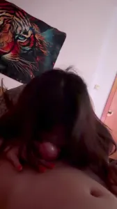 精神小妹紋身母狗乖乖吃雞巴