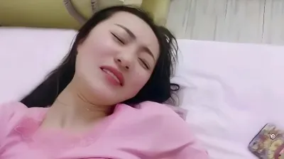 平常為人師表的語文老師被扣出水後秒變淫蕩騷母狗