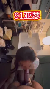 換上jk制服吃大肉棒