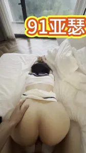抽插打樁鞭打蜜桃臀，臀浪一波接著一波。