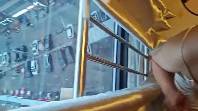 到母狗家拉開窗簾吃雞巴