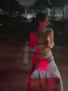 我靠 露出+3p 當著她老公的面問誰操的爽