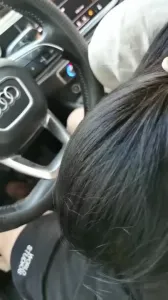 在等一個紅綠燈