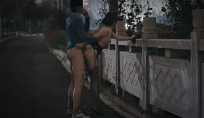 金主帶騷婊子夜店之後的路邊放縱
