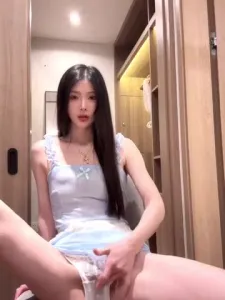 高顏值女神發騷意淫bb好癢