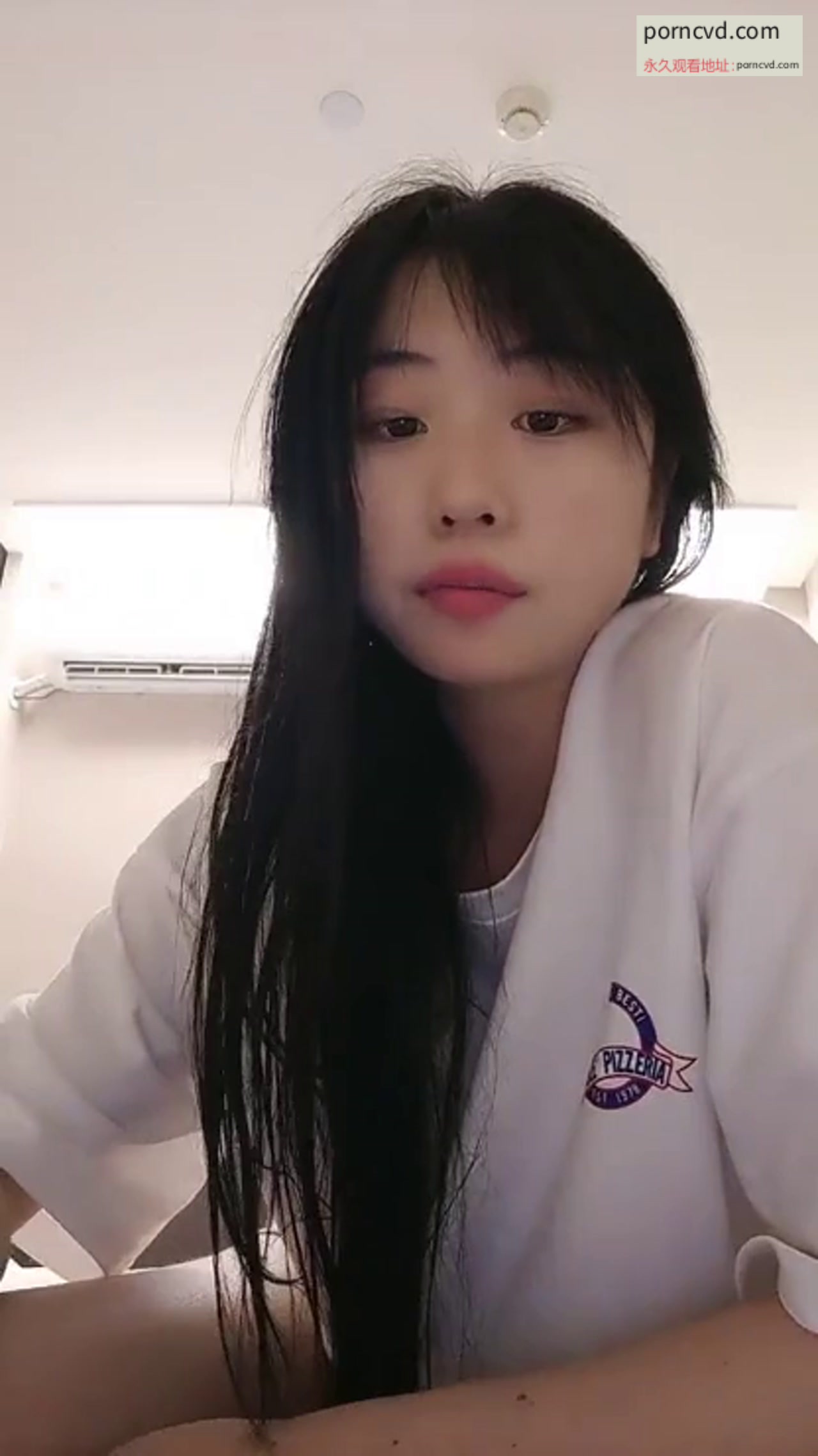 00後超級大胸無套狂幹 爽到飛天，大奶子看著就想吃奶，實在是誘惑，吃雞啪啪爽飛啦