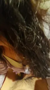 擼管必備，露臉少婦一臉興奮