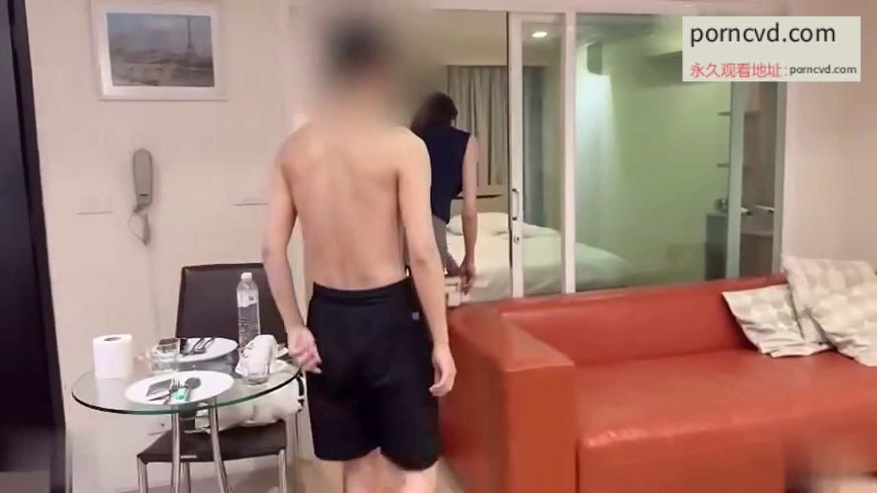 自拍外流 女友回老家探親 我勾引她的閨蜜開房操逼內射