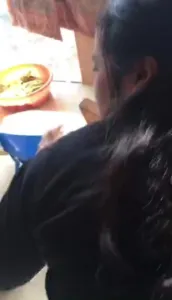 陽臺強推後入熟女，阿姨在晾衣服
