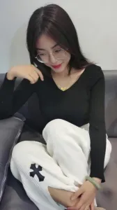 三男三女家中玩群P 妹子一個個都非常年輕水嫩高顏值 老衲真是羨慕