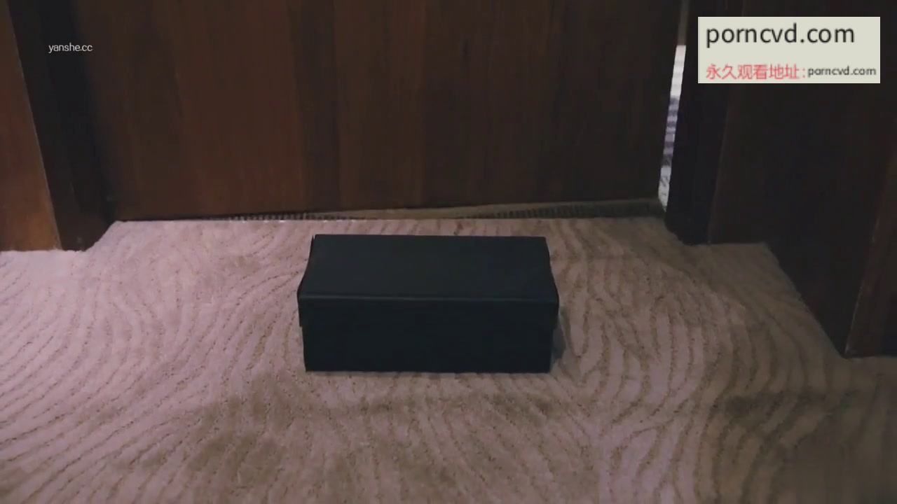 極品女神爆奶誘惑 高顏極品E奶上班族女郎 菈菈 目眩神迷高還原催眠，對遠端催眠APP言聽計從