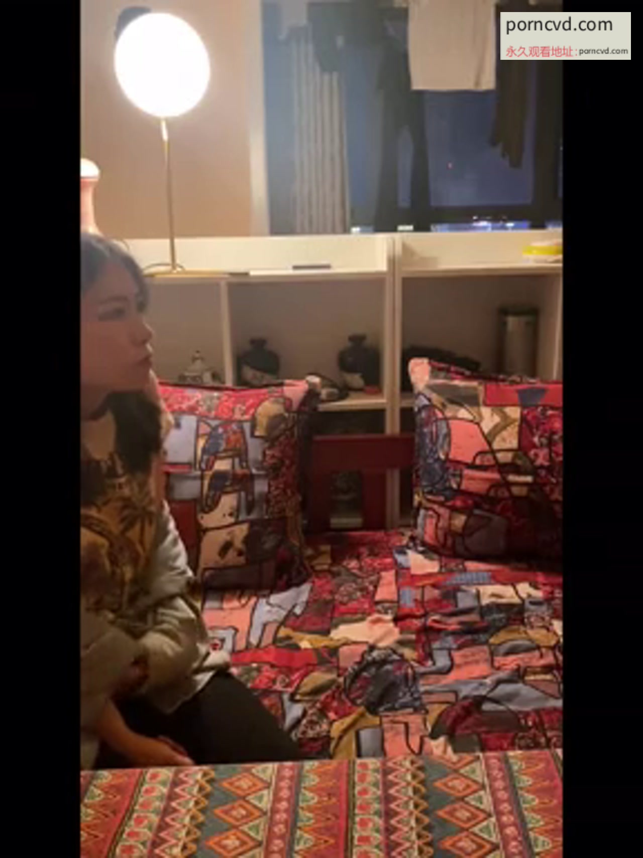 台灣自拍 在樓道上打炮，調教學妹完美露臉驚險又刺激