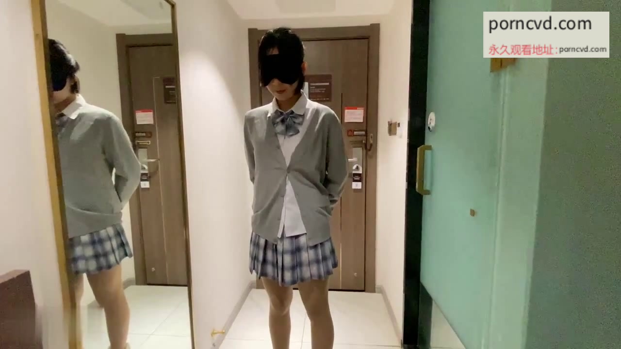 酒店約炮穿著JK裙的可愛小女友 還是一個無毛的粉嫩鮑魚