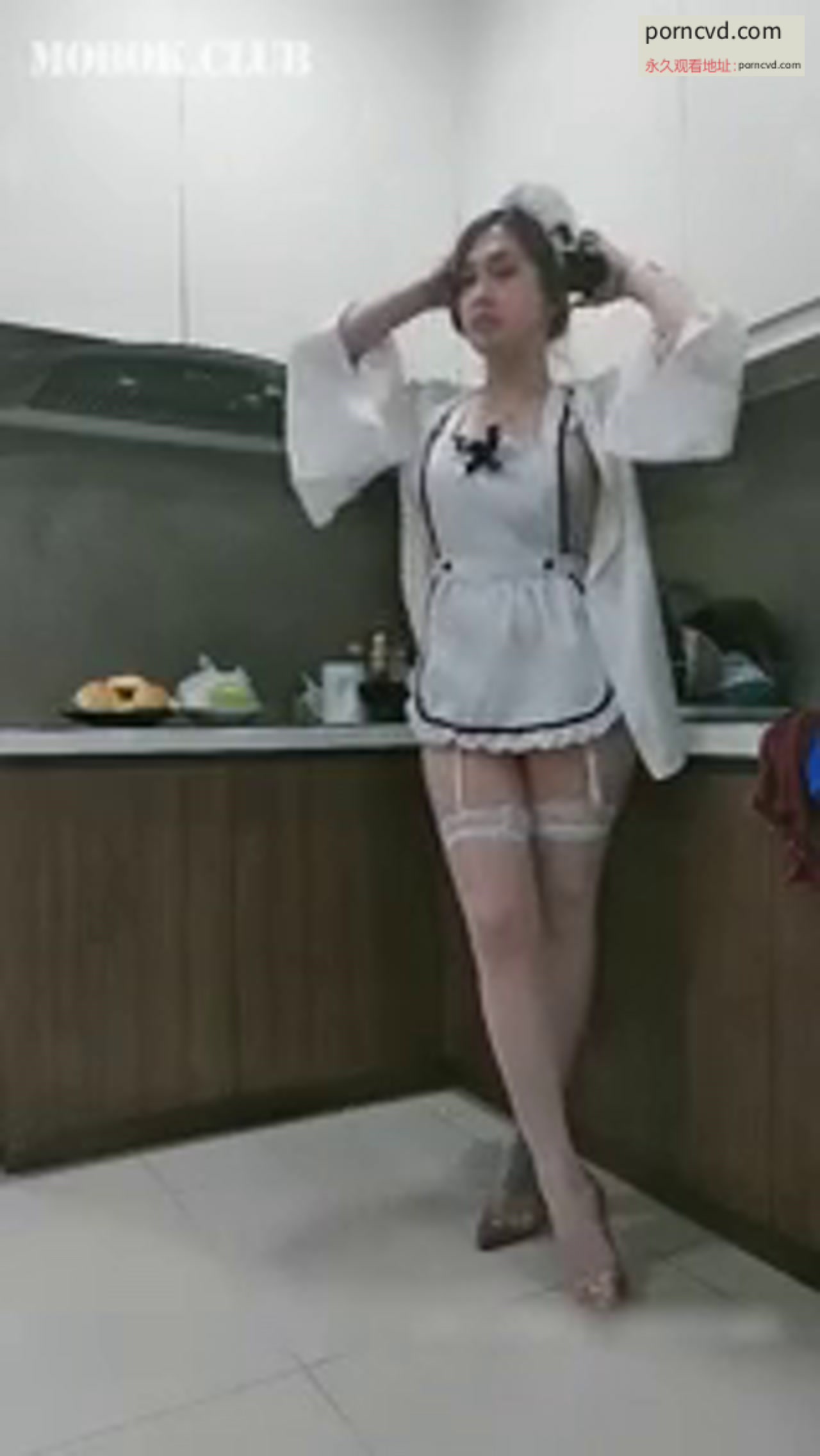 廚房裏啪啪女仆裝美少婦,玩情趣角色扮演,竈臺上上演壹出活春宮