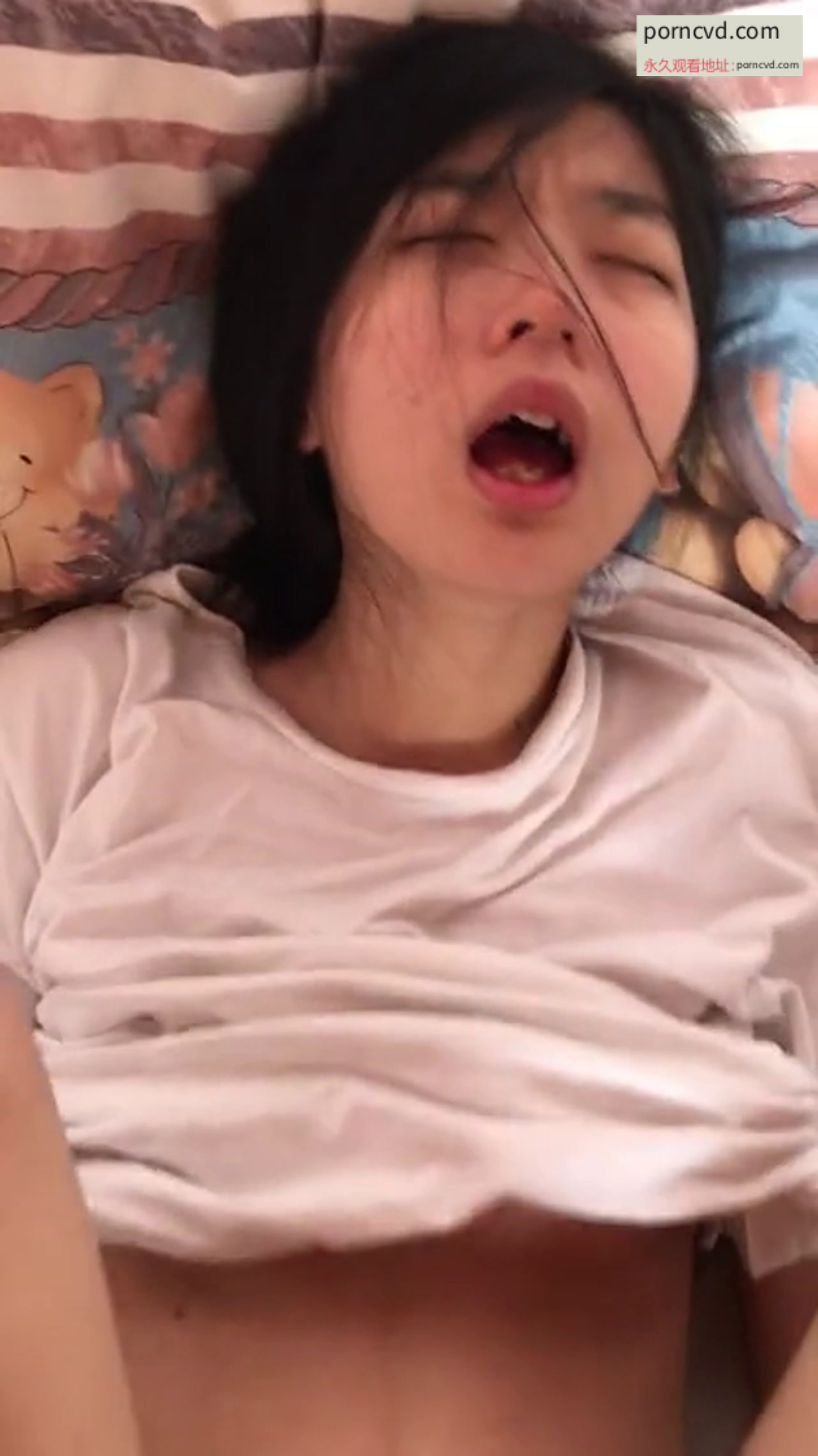台灣自拍 年輕美少女被操的翻白眼了