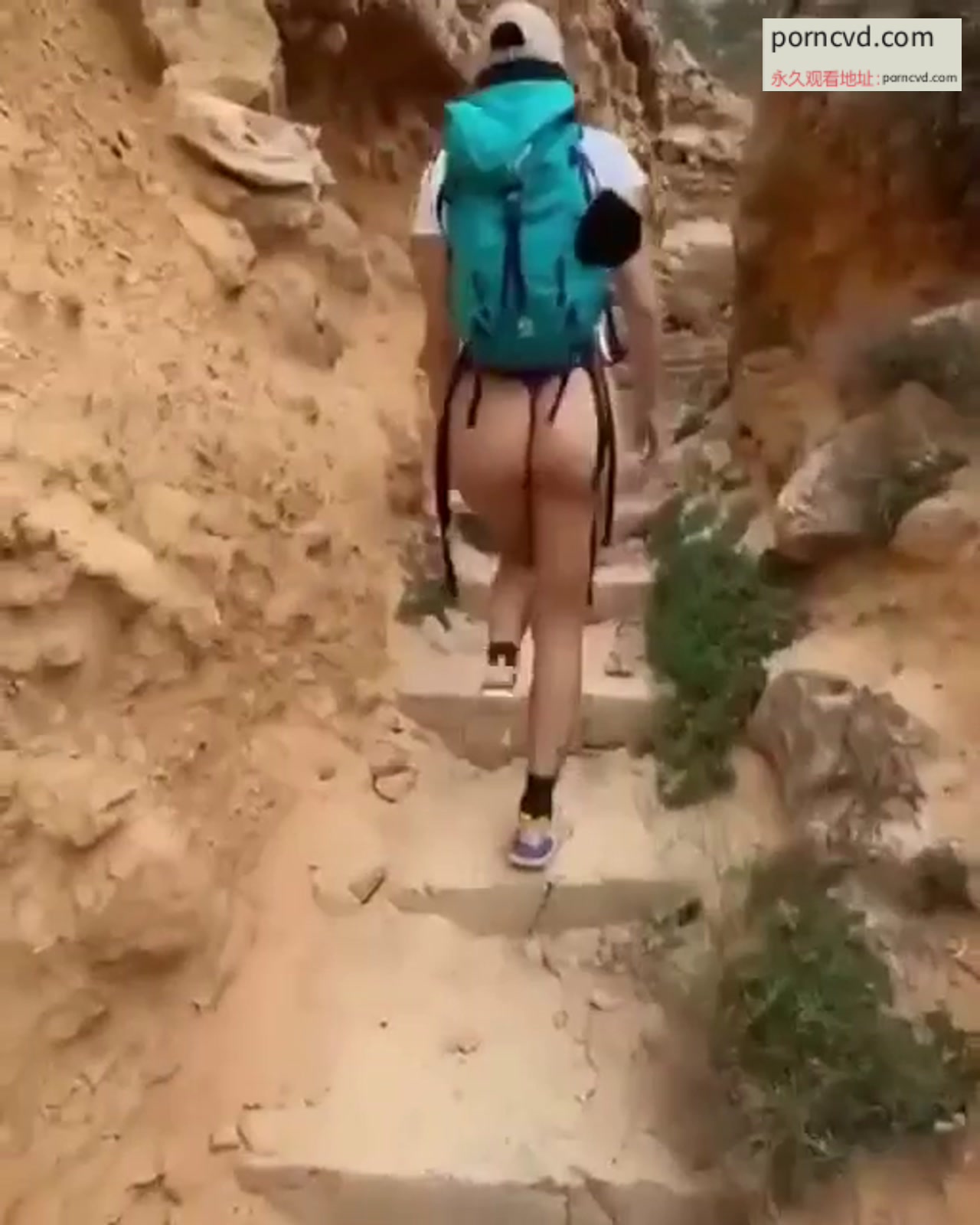 17秒片瘋傳！女登山客爬山只穿小丁