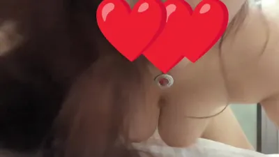 搖晃的大奶子和被灌滿泡芙的騷逼