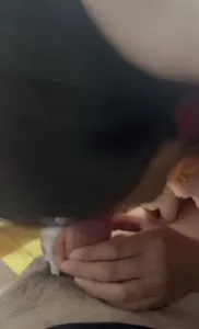 跟女友在出租屋裡瘋狂的尻屄，最後狠狠地內射了她