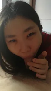 騷貨被我調教的舔蛋吃雞樣樣精，口活一流