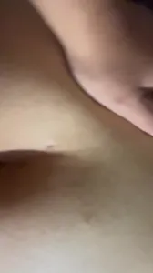 無套後入少婦，還會自己動，好緊