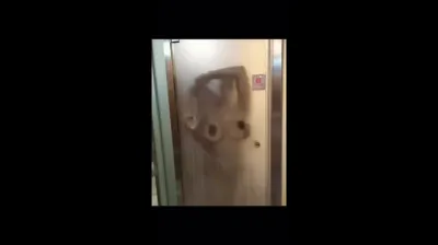 哺乳期少婦奶水滴玻璃上了
