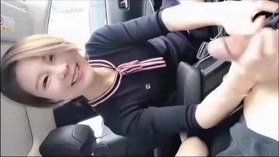38歲服裝店老闆娘大白天在路邊玩車震 這眼神也太騷了吧