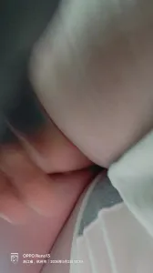 肥臀一邊打電話，一邊玩屁股