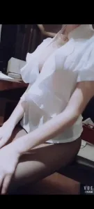 襯衫黑絲少婦