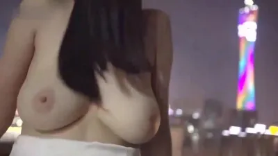 看著廣州塔大戰高顏值F杯大奶模特