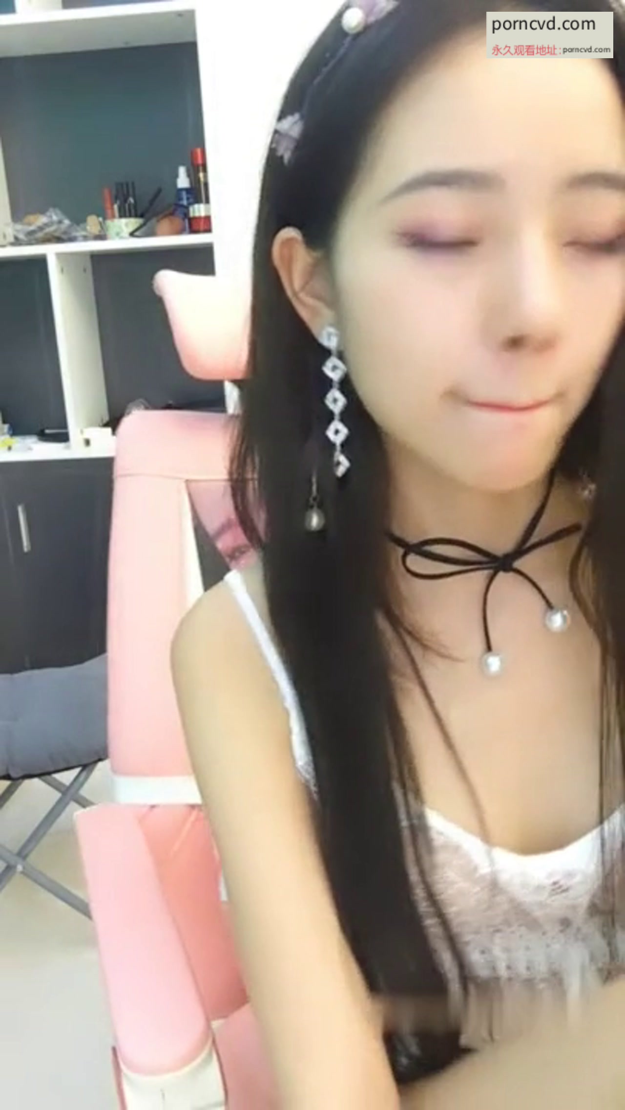高颜值美女主播贝贝深夜浴室洗澡 身材苗条声音很嗲诱人自摸