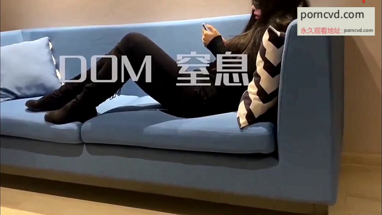 DOM窒息極品母狗被黑大屌幹得淫叫不断.