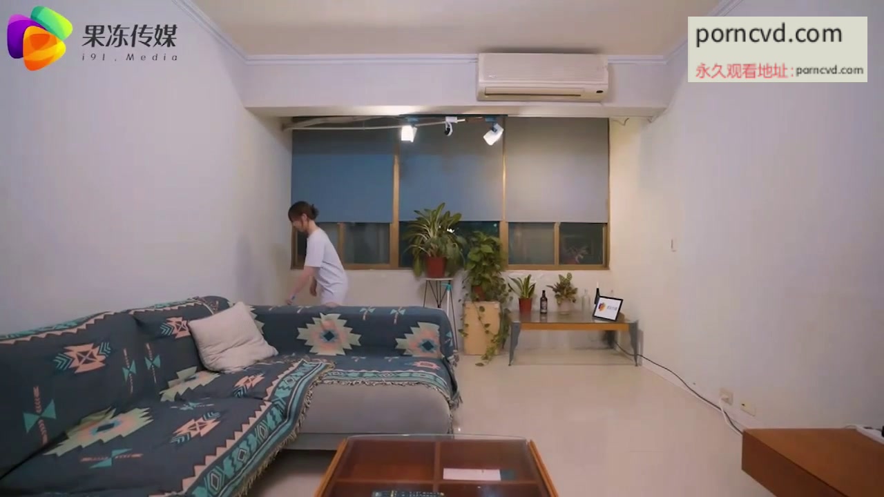 国产AV麻豆首发AV男子赌博欠债用女友肉体偿还被迫沦为玩物