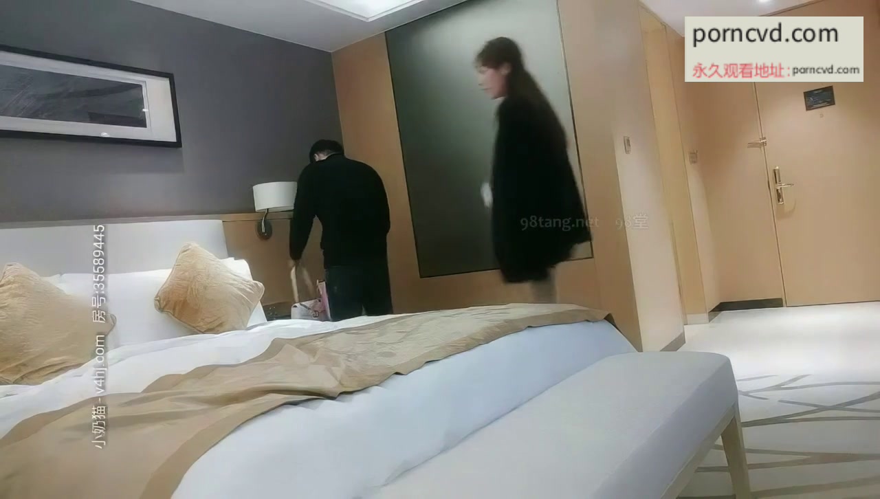 穿上黑絲制服跳豔舞誘惑一番換上連體網襪猛乾