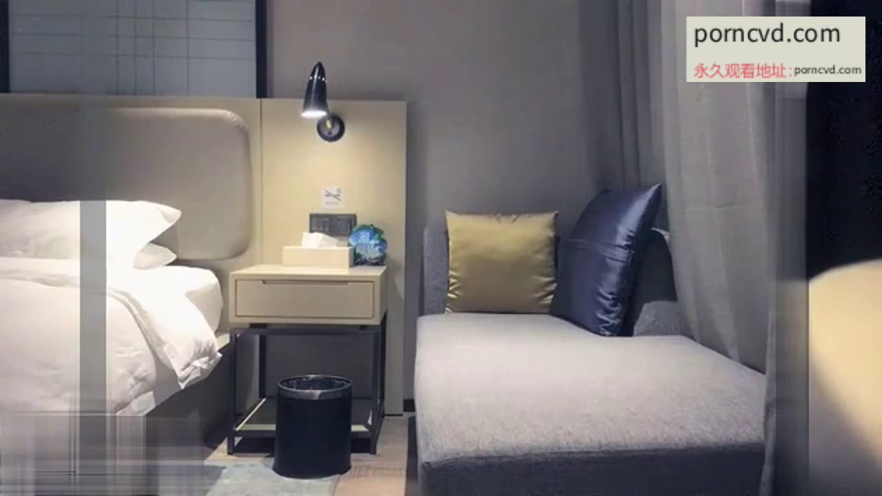 深夜場高顏值紅色衛衣妹子 翹起屁股口交