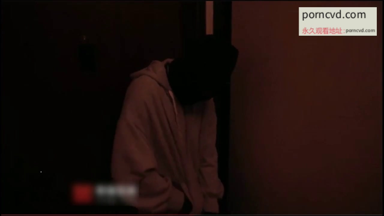 國產AV劇情午夜入室小偷劫財又劫色 打暈老公無套爆操女主內射